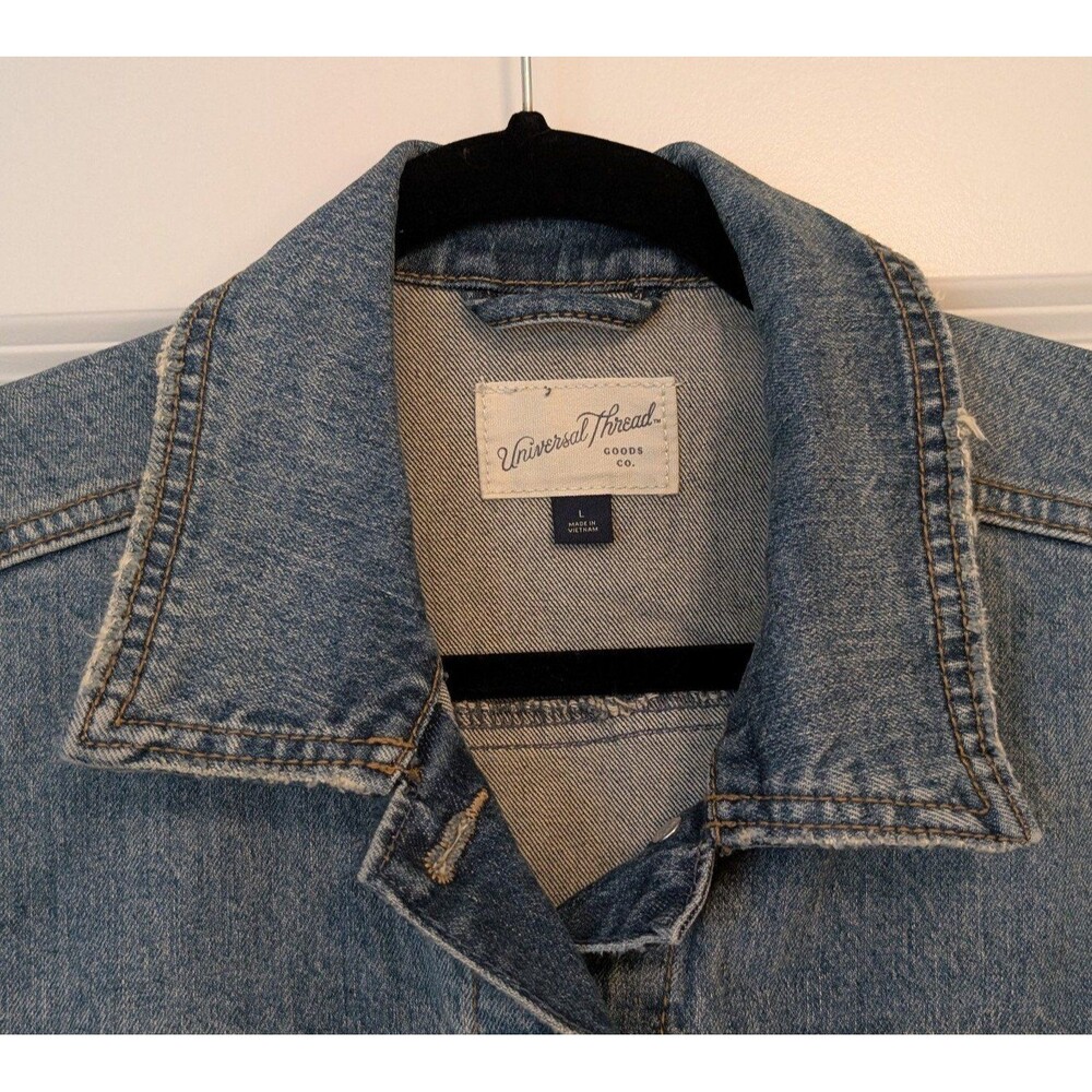 Universal Thread Button Front Medium Wash Jean Co… - image 5